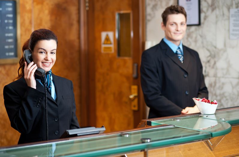 Contrata-se Recepcionista BILINGUE com INGLÊS FLUENTE